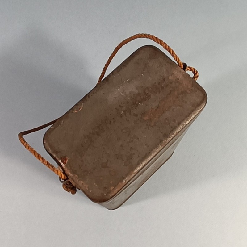 BOITE BLEU HORIZON DE TRANSPORT DE MASQUE A GAZ TYPE M2 GUERRE 1914 1918 EN TOLE PEINTE